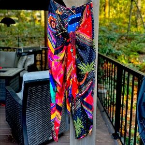 Farm Rio size xl  viscose pant, lightly lined, side zip.